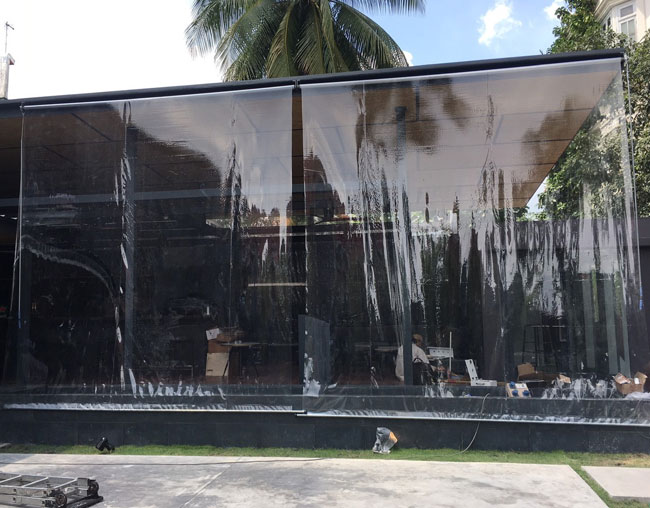 Bạt Che Mưa Trong Suốt Tự Cuốn 